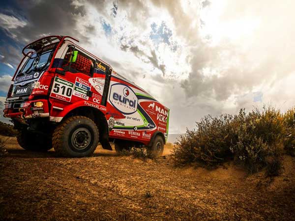 டிரக் பிரிவில் முன்னிலை;