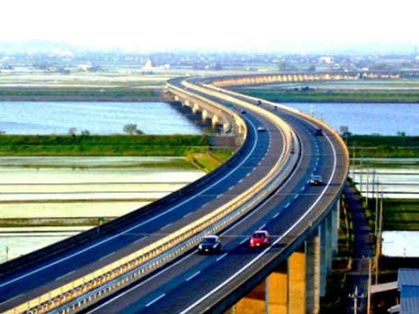 02. நீளமான பறக்கும் சாலை