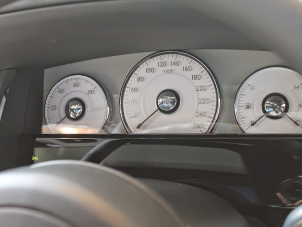 இன்ஸ்ட்ரூமென்ட் க்ளஸ்ட்டர்