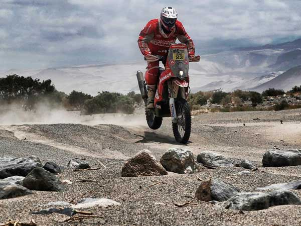 டோபி பிரைஸ், ஸ்டெஃபான் பீட்டர்ஹன்ஸல் முன்னிலை;