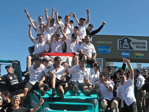 டிரக் பிரிவில் முன்னிலை;