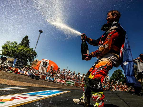 குவாட் பிரிவில் முன்னிலை;