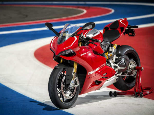  02. டுகாட்டி பனிகேல் ஆர்