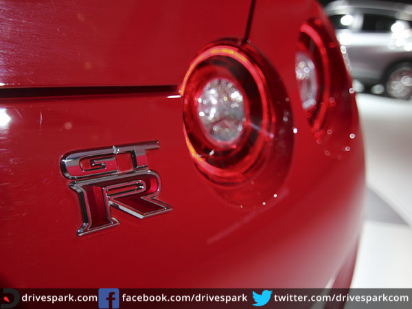 டெய்ல் லேம்ப்கள்;