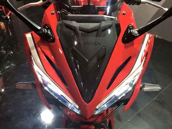 கிடைக்கும் வண்ணங்கள்;