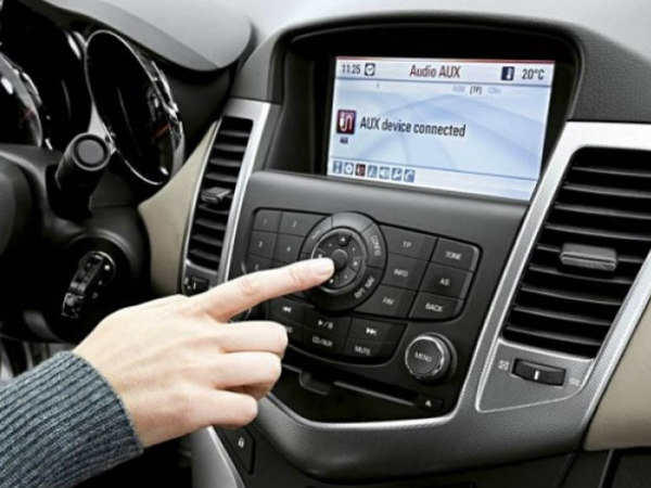 17. பாட்டு போட்டாலும் குற்றமே