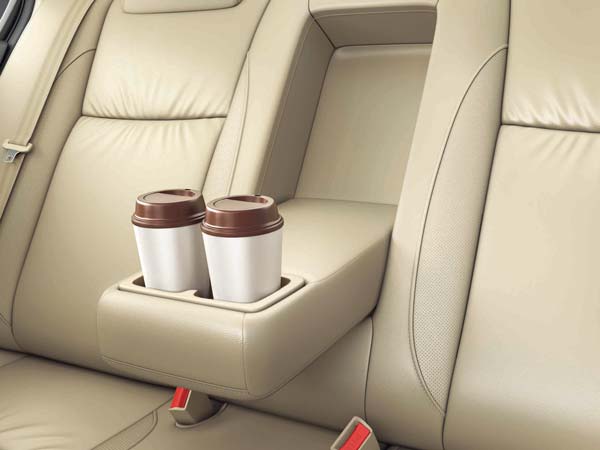 சிறப்பு அம்சங்கள்;