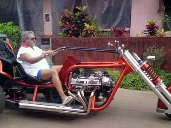 மலைக்க வைக்கும் விண்டேஜ் கார் கலெக்ஷன்