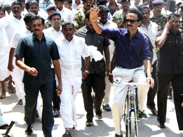 சைக்கிளில்...