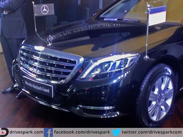 கவசமாக விளங்கும் கார்;