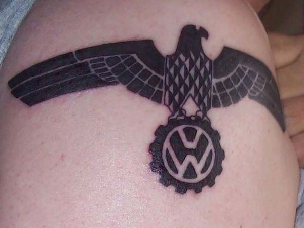 10) கழுகு தோற்றத்துடனான ஃபோக்ஸ்வேகன் லோகோ;