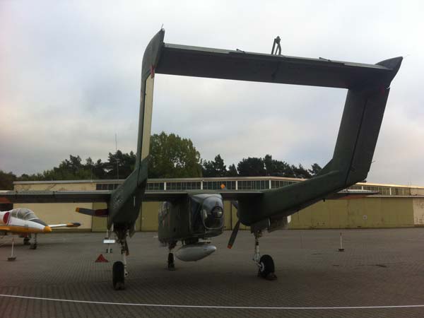 ரெட்டை வால் விமானம்