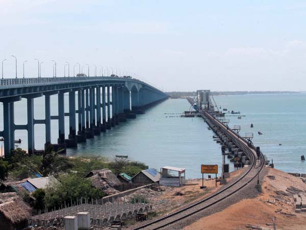 23. பாம்பன் பாலம்