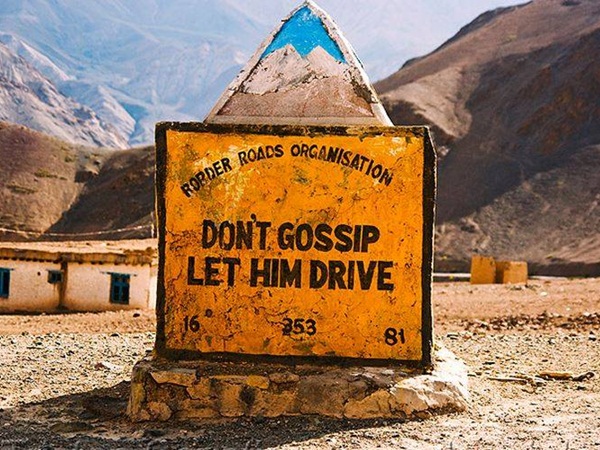 சிந்தனையை தூண்டும் சாலை எச்சரிக்கை பலகைகள்!