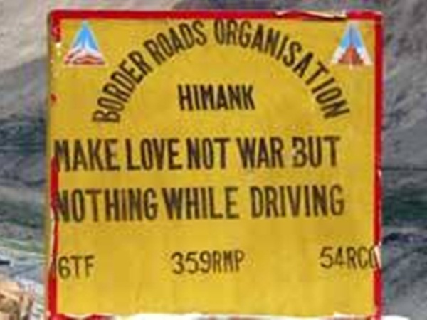 சிந்தனையை தூண்டும் சாலை எச்சரிக்கை பலகைகள்!