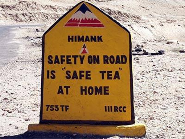 சிந்தனையை தூண்டும் சாலை எச்சரிக்கை பலகைகள்!