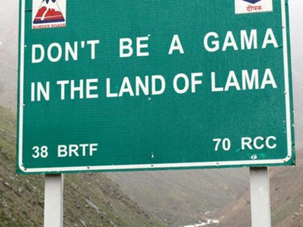 சிந்தனையை தூண்டும் சாலை எச்சரிக்கை பலகைகள்!