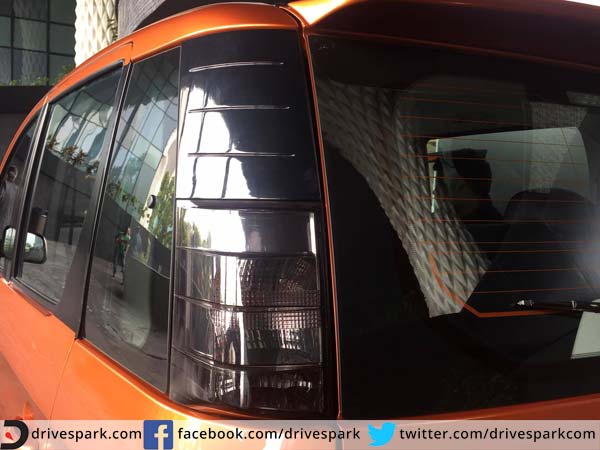 இதர தொடர்புடைய செய்திகள்;