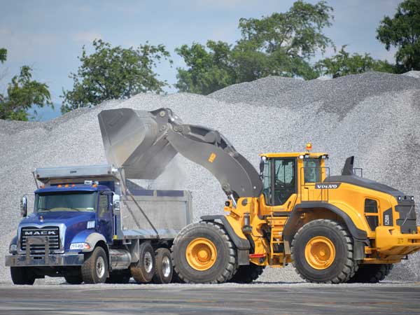 12. டயர் பொருத்தப்பட்ட புல்டோசர்