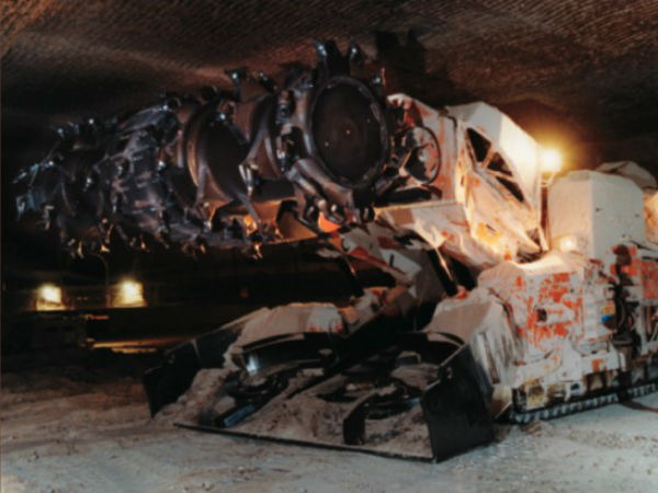 23. நிலத்தடி சுரங்க அகழ்வு எந்திரம்