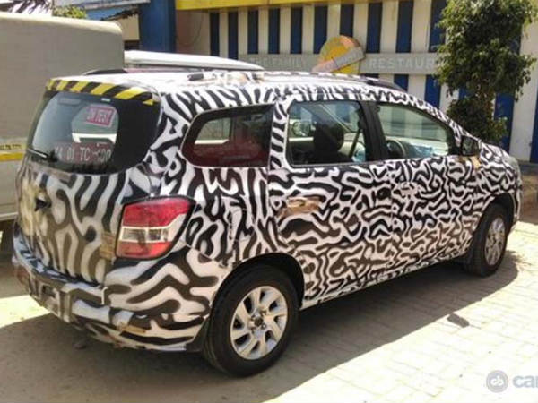 பக்கவாட்டு அமைப்பு;