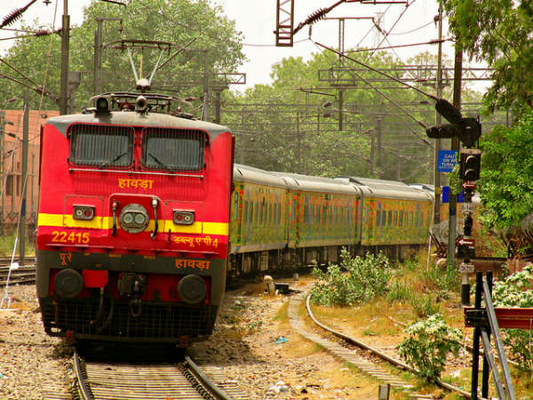 07. புதுடெல்லி- ஹவுரா துரந்தோ ரயில்