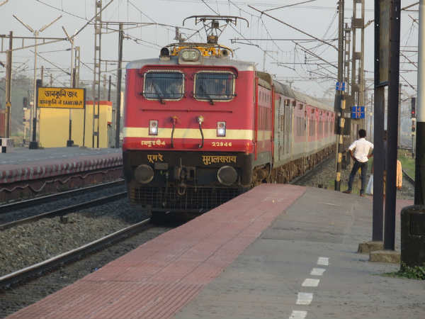 09. சீல்டா- புதுடெல்லி ராஜ்தானி எக்ஸ்பிரஸ்