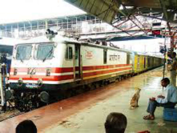 04. சீல்டா- புதுடெல்லி துரந்தோ எக்ஸ்பிரஸ்