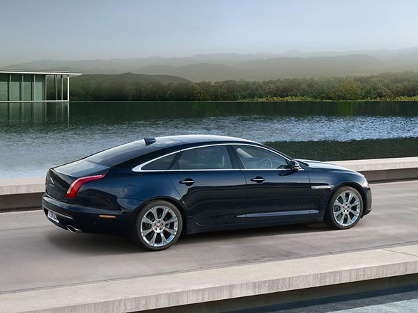 சக்திவாய்ந்த சொகுசு கார்