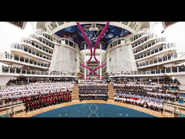 15. அக்வா தியேட்டர்