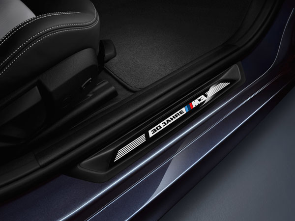 சிறப்பு அம்சங்கள்;