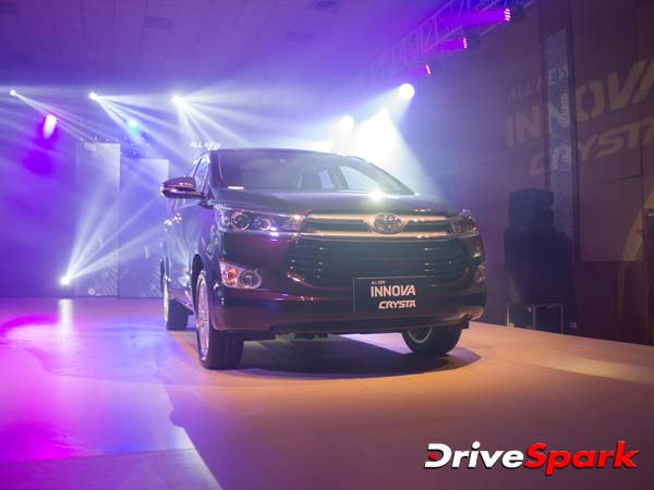 toyota-bags-18000-bookings-innova-crysta-mpv-waiting-period-increases