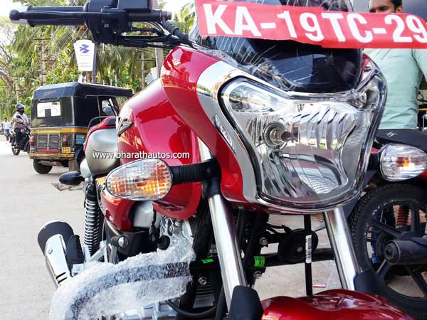 வைன் ரெட் வண்ணத்திலான பஜாஜ் வி15 - கூடுதல் ஸ்பை படங்கள்