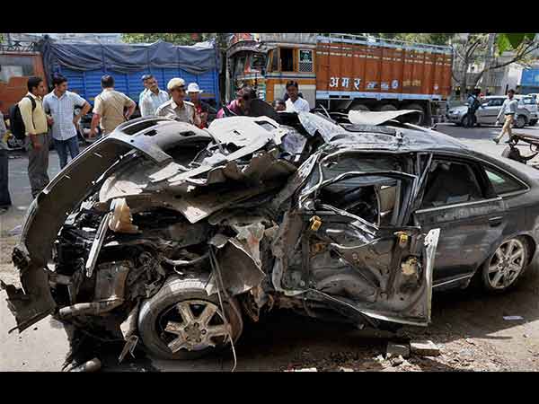 வாகன உற்பத்தியாளர்கள்;