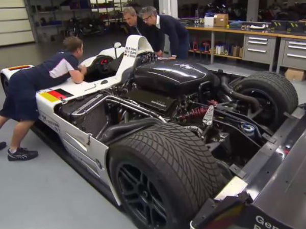  07. பிஎம்டபிள்யூ ரேஸ் கார்