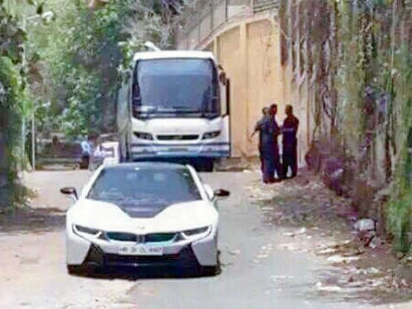 பாதுகாப்பு இல்லாமல்...