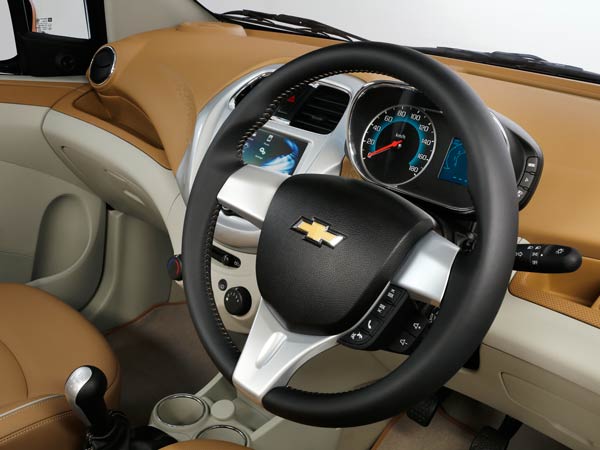 செவர்லே எசென்சியா காம்பேக்ட் செடான் - கூடுதல் படங்கள்