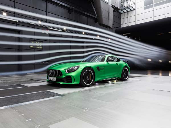 மெர்சிடிஸ் பென்ஸ் ஏஎம்ஜி ஜிடி ஆர் ஸ்போர்ட்ஸ் கார் - கூடுதல் படங்கள்