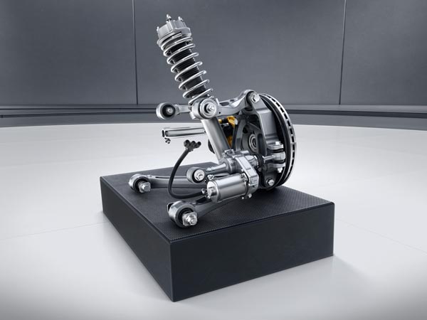 மெர்சிடிஸ் பென்ஸ் ஏஎம்ஜி ஜிடி ஆர் ஸ்போர்ட்ஸ் கார் - கூடுதல் படங்கள்