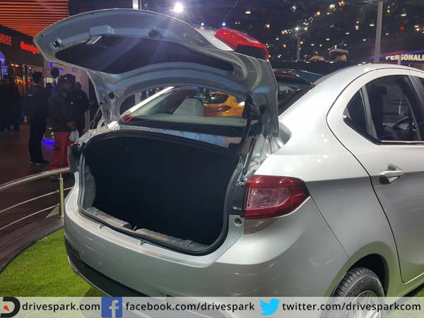 பூட் ரூம் இடவசதி