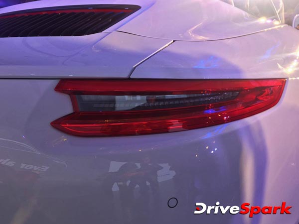 2016 போர்ஷே 911 ஸ்போர்ட்ஸ் கார் - கூடுதல் படங்கள்