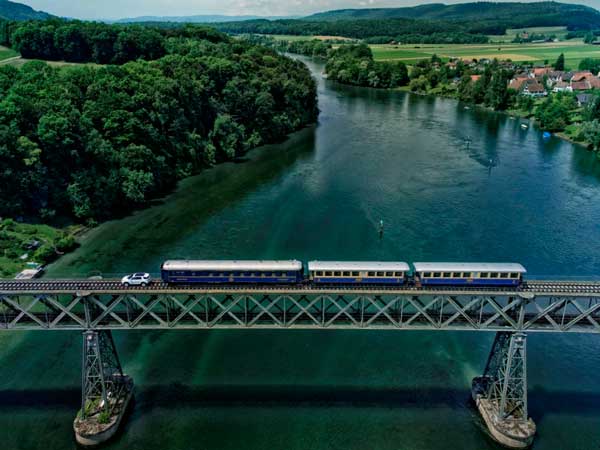 land-rover-discovery-sport-pulls-100-ton-weight-train-switzerland