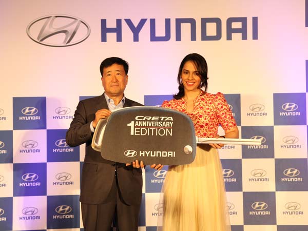 முதல் காரை பெற்ற சாய்னா;