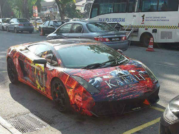 கபாலி அவதாரத்தில் லம்போ சூப்பர் கார்