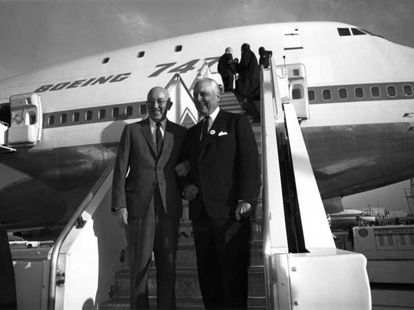 ஜம்போ ஜெட் விமானம்