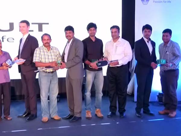 அதிகாரிகள்