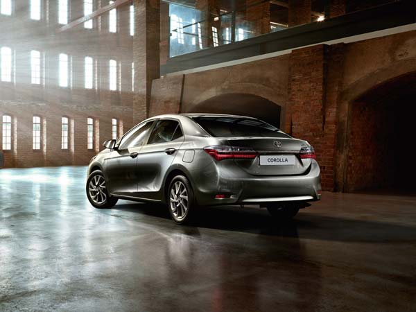 2017 டொயோட்டா கரொல்லா ஆல்டிஸ் செடான் - கூடுதல் படங்கள்