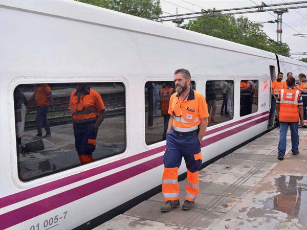 மணல் மூட்டைகளுடன் 180 கிமீ வேகத்தில் பறந்த டால்கோ ரயில்... 