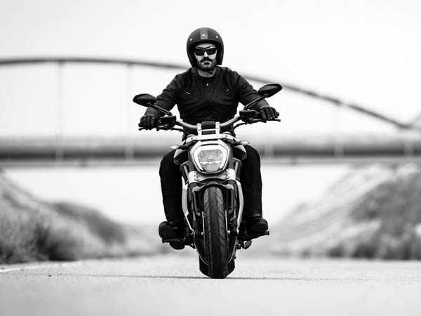 சிறப்பு அம்சங்கள்;