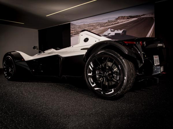 முதல் நிறுவனம்;